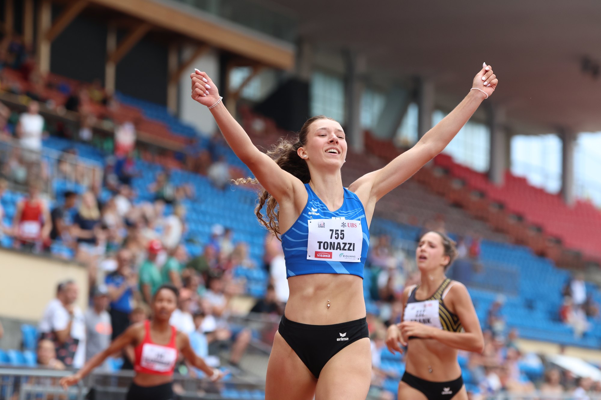 Milla Tonazzi jubelt nach dem Rennen